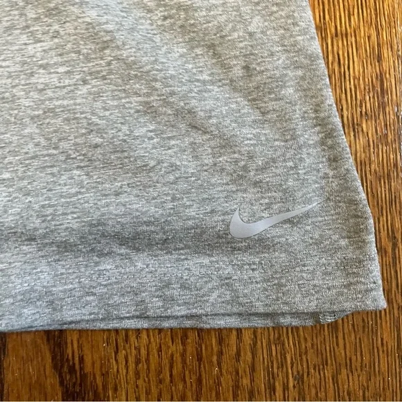 Nike Dri Fit Gray Razorback Tank Size Medium - Picture 2 of 6